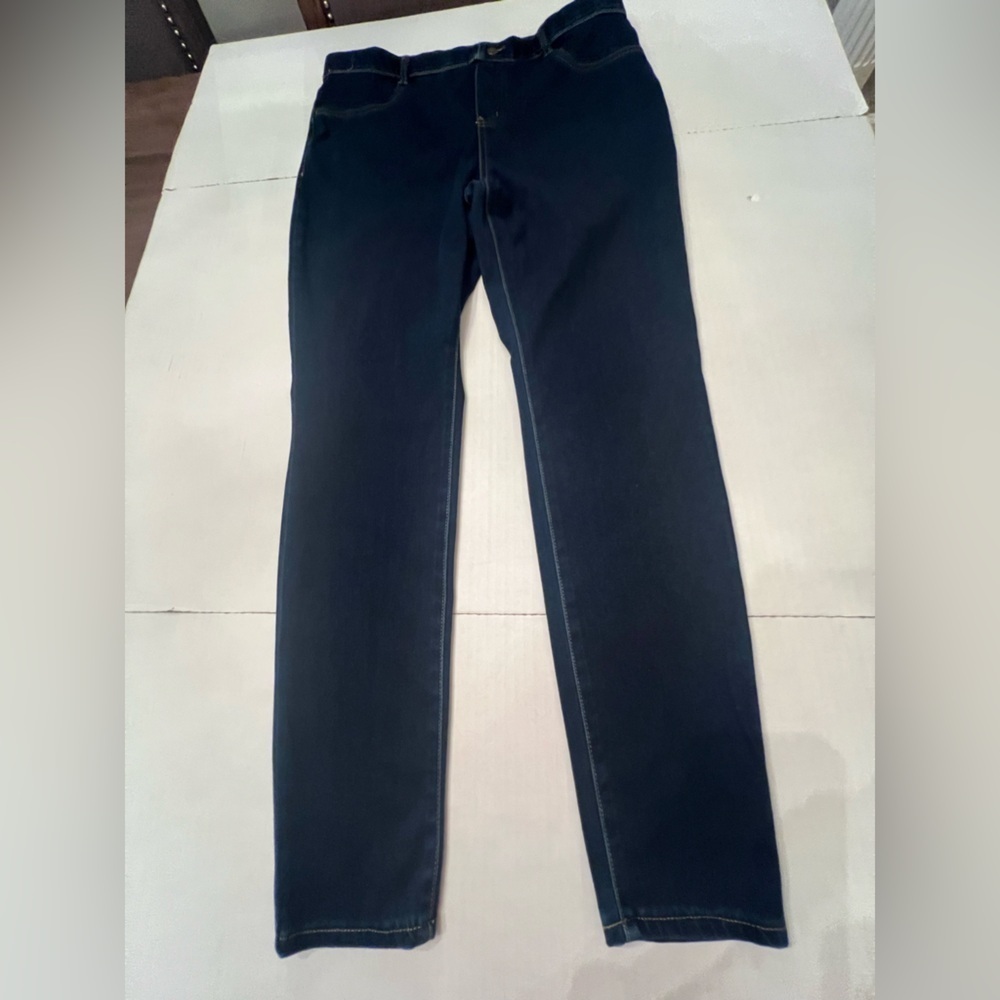 TIME AND TRU WOMEN’S ELASTIC WAIST DARK BLUE JEANS. SIZE XL (16-18)